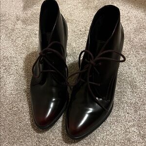 Clarks Kadri Alexis lace up block heel booties in burgundy patent leather size 7